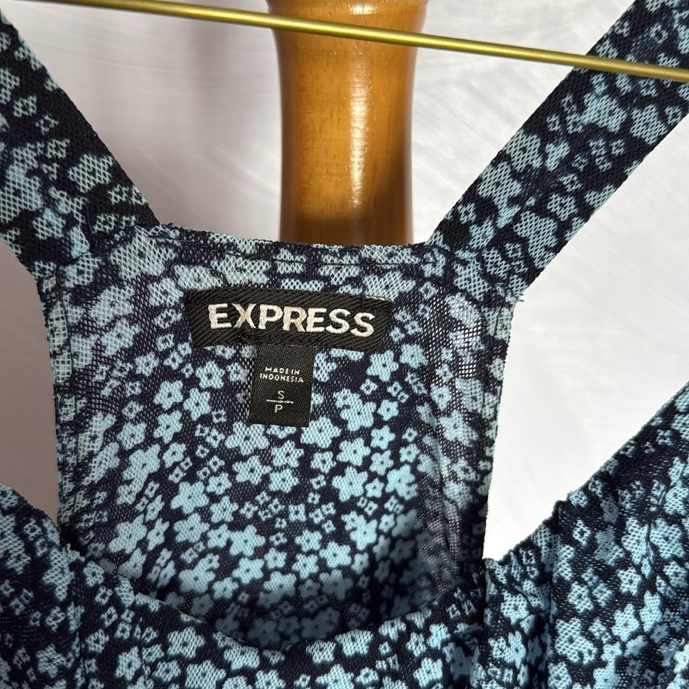 Three Tank Tops - Picture 5 of 9